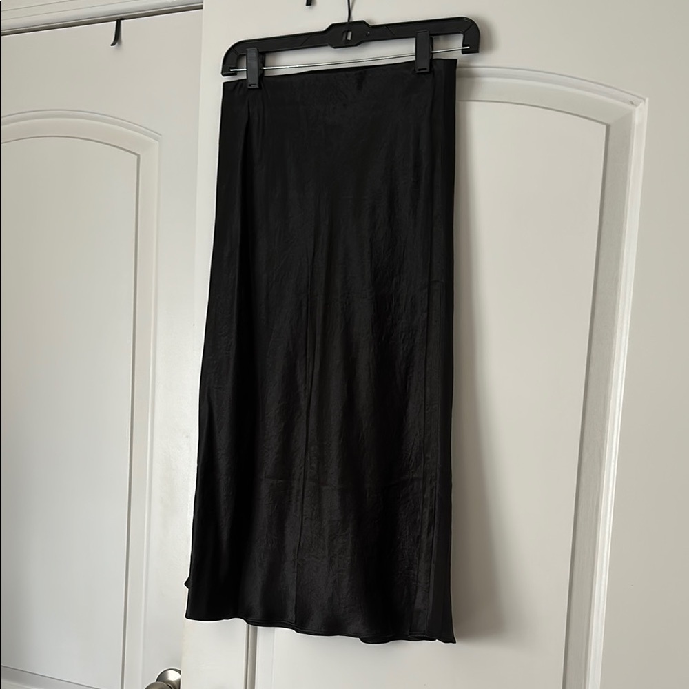 Elegant Babaton by Aritzia Satin sz 4 Small Black Women's Midi Skirt - -NWOT